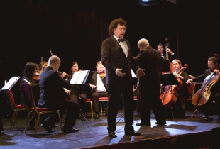 Тенор Максим Крылов Оркестр Кремлин