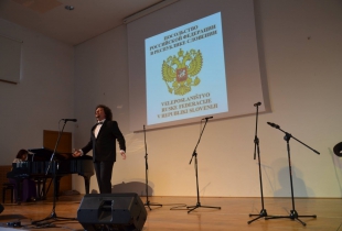 Тенор Максим Крылов